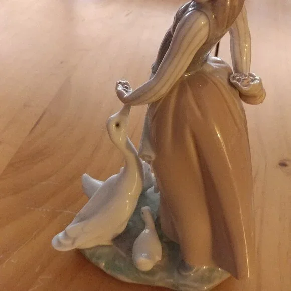Lladro Feedtime #1277